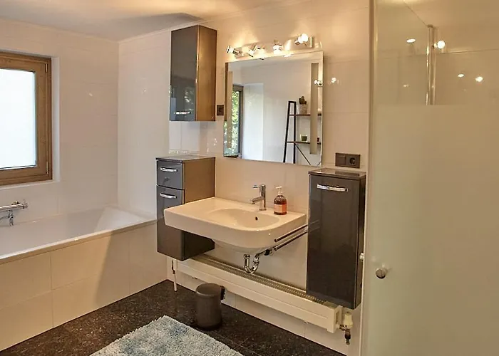 Keramikhaus غموندين